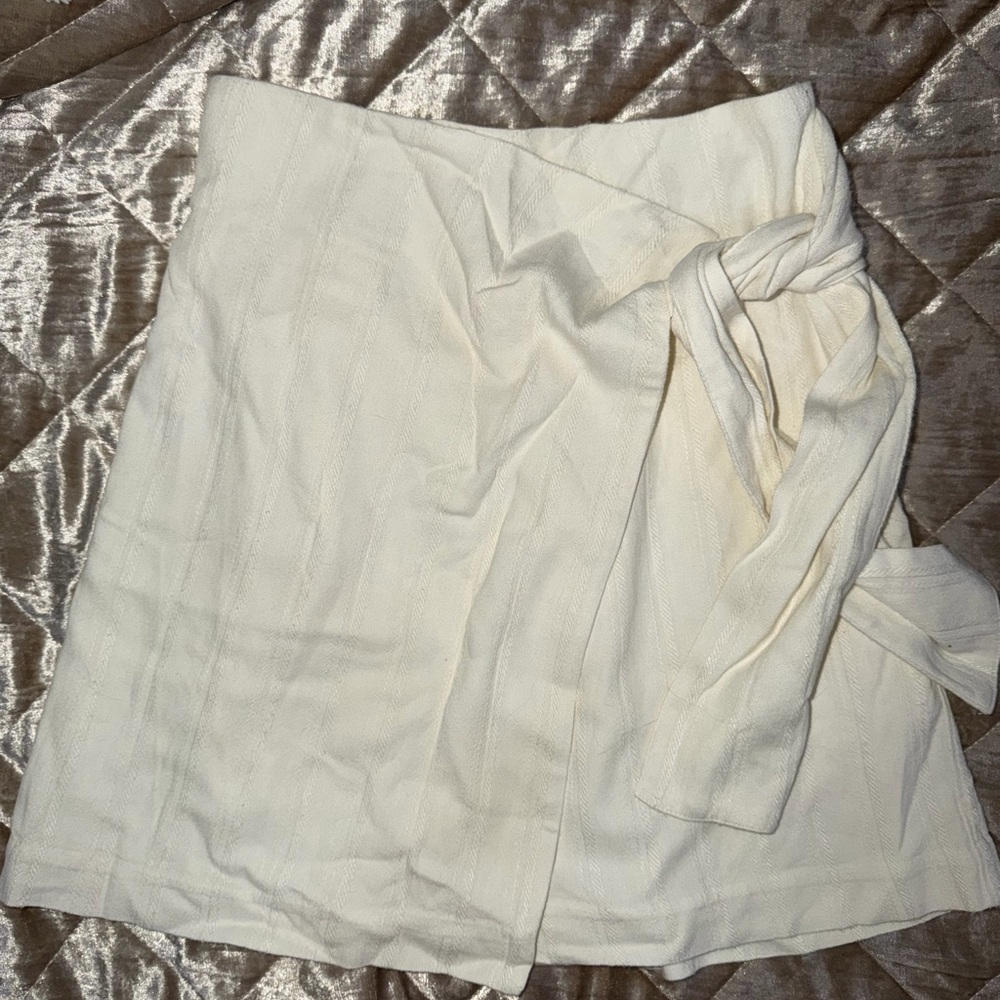FLASH SALE- TODAY ONLY! 
Club Monaco Cream Wrap Skirt